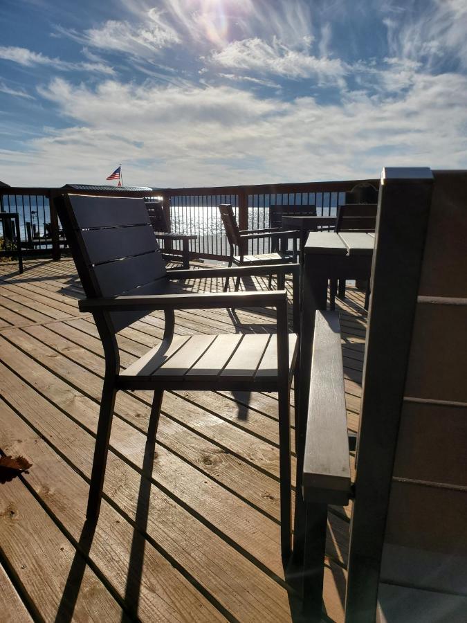 Single Island Shores Chalet